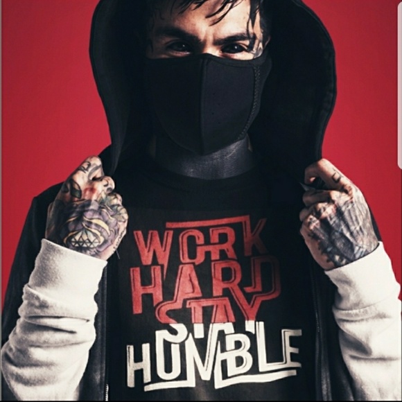 BRAND NEW "WORK HARD STAY HUMBLE" TEE!!😍 - Picture 3 of 8